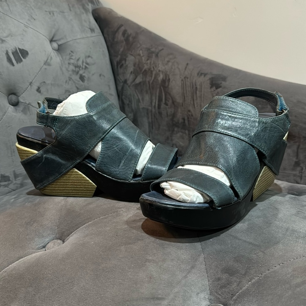 Antelope distressed blue leather sandal Size 39